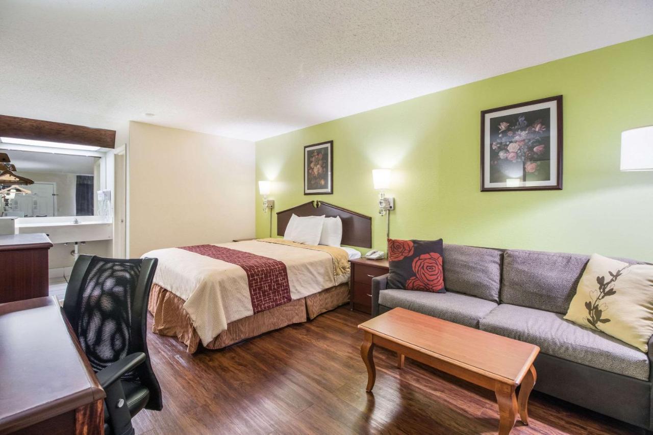 Rodeway Inn Bolivar Экстерьер фото