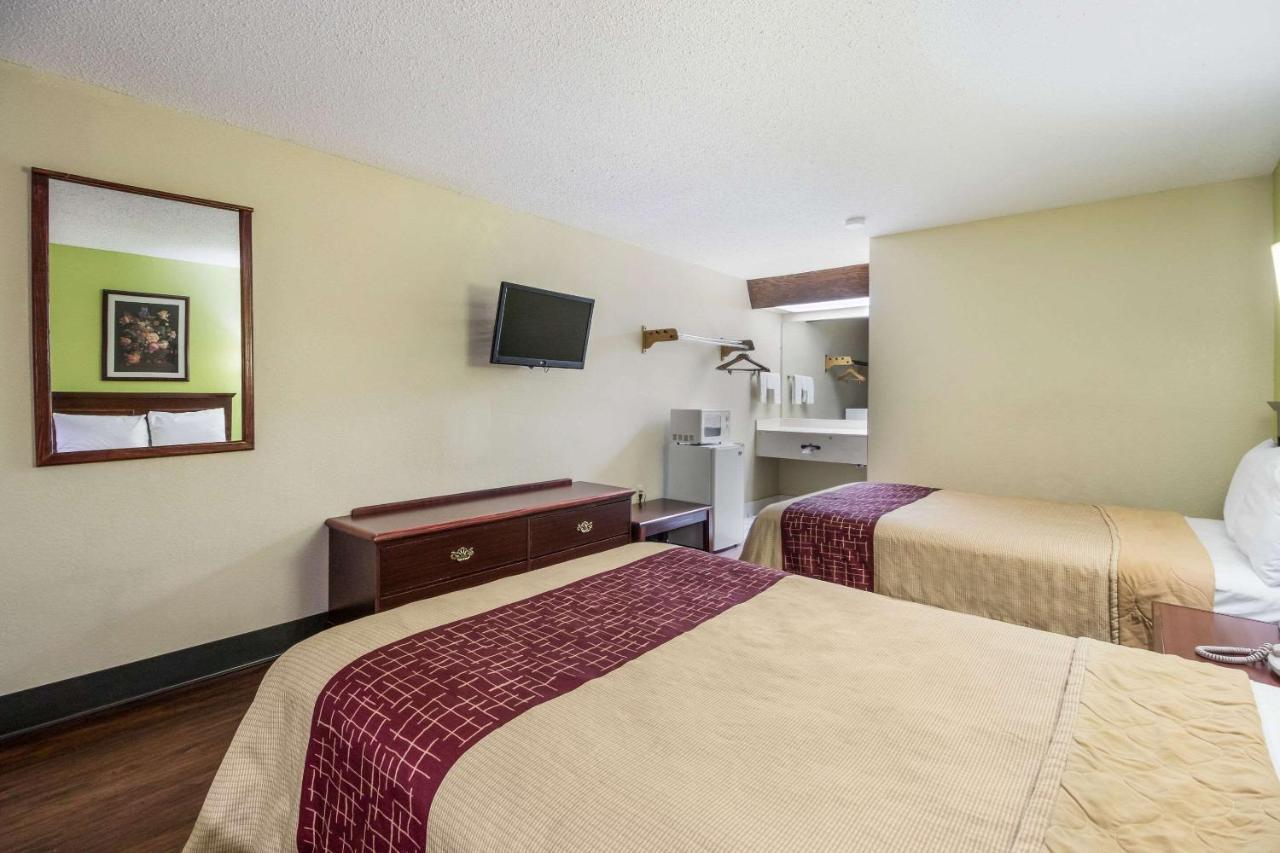 Rodeway Inn Bolivar Экстерьер фото